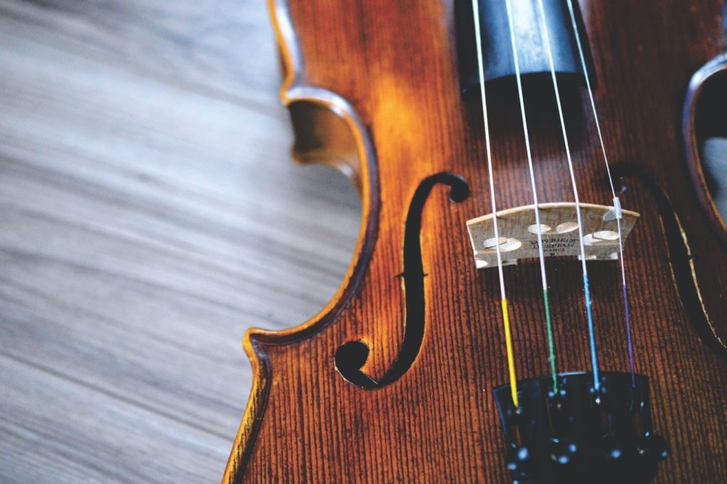 how to become an art music therapist